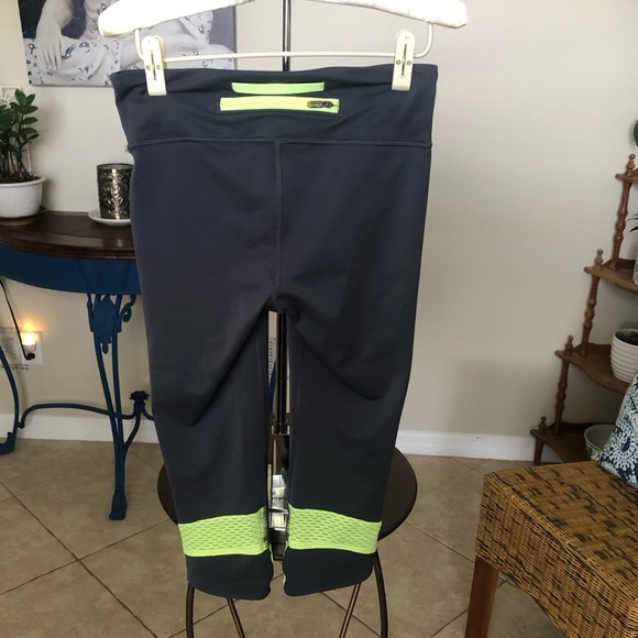 Under Armour S Compression Heat Gear Leggings - Picture 4 of 10